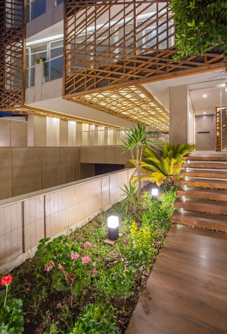 yard, photo of 170st. apartment project