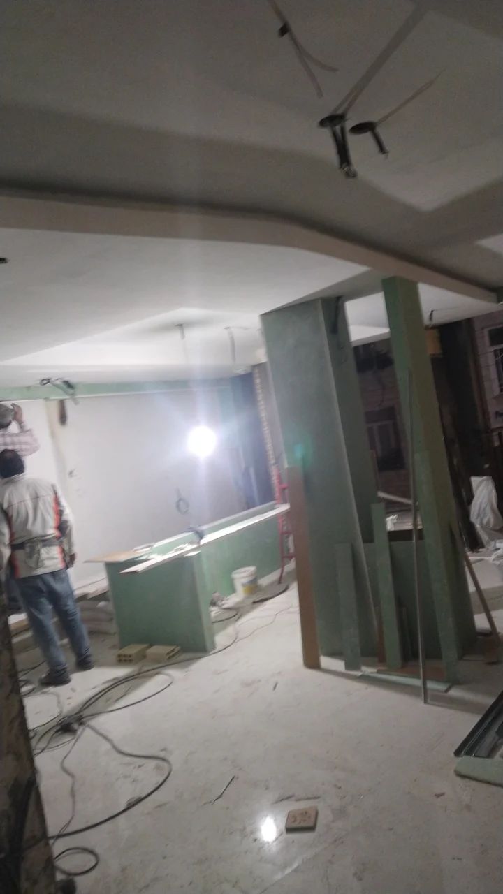 interior space and columns, under construction, nilli beauty salon
