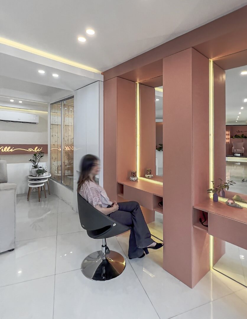 a person in Nilli beauty salon