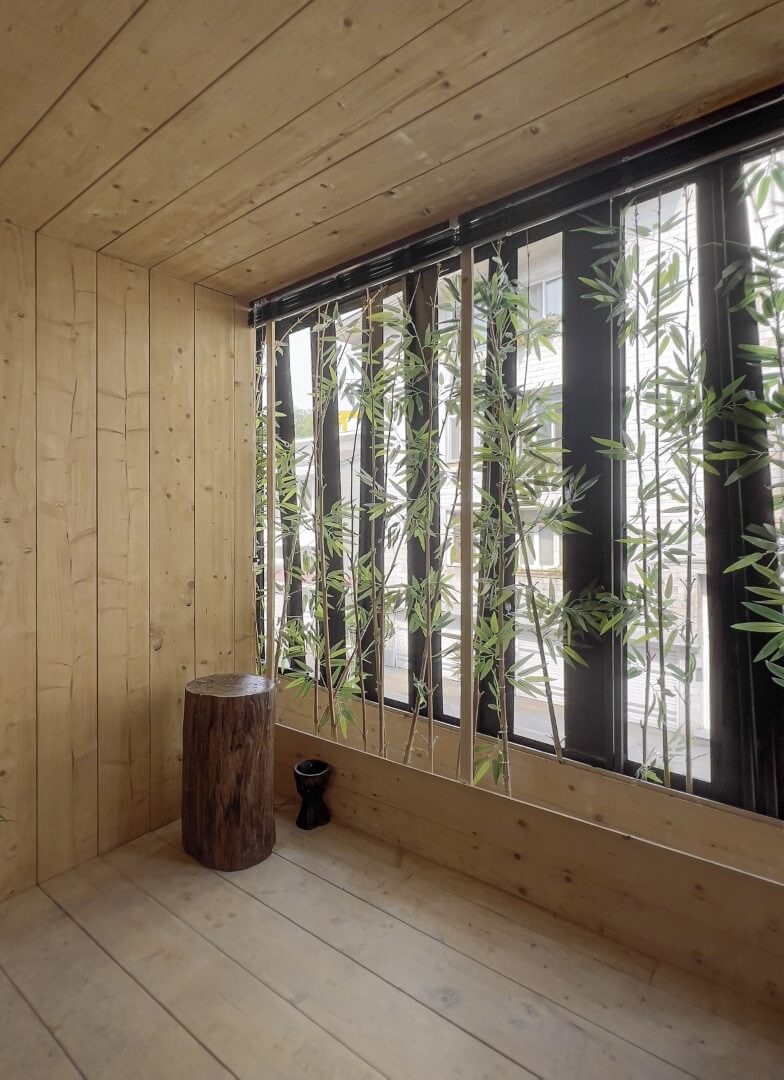 balcony, nilli beauty salon