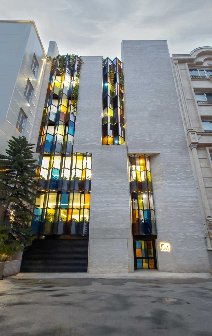 , the Jameh-Chin (Pleated Veil) Apartment,100 St, Rasht, Iran