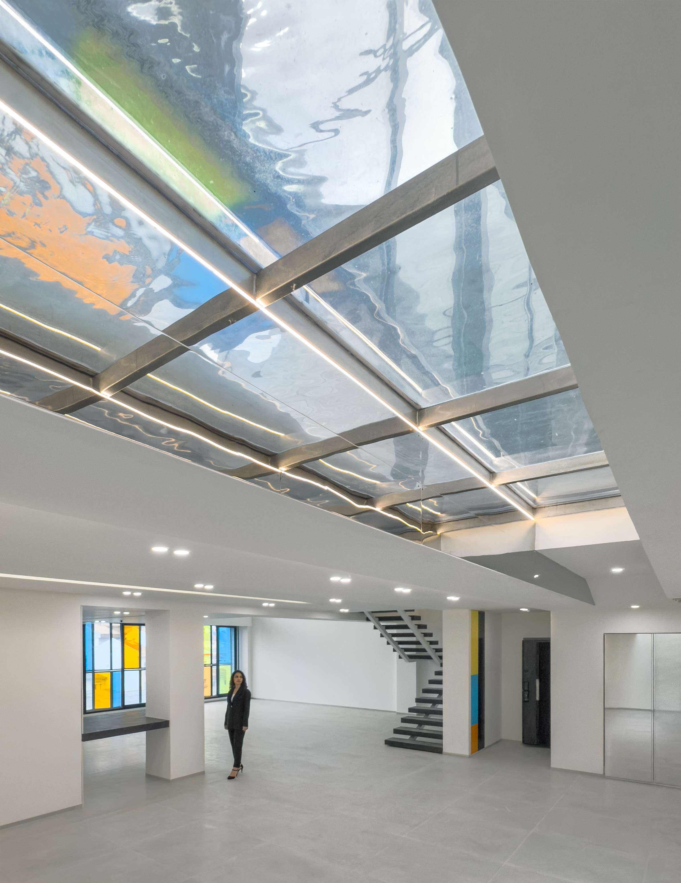 A shallow glass-bottomed pool that lets light into the floor below , Penthouse, Penthouse at the Jameh-Chin (Pleated Veil) Apartment