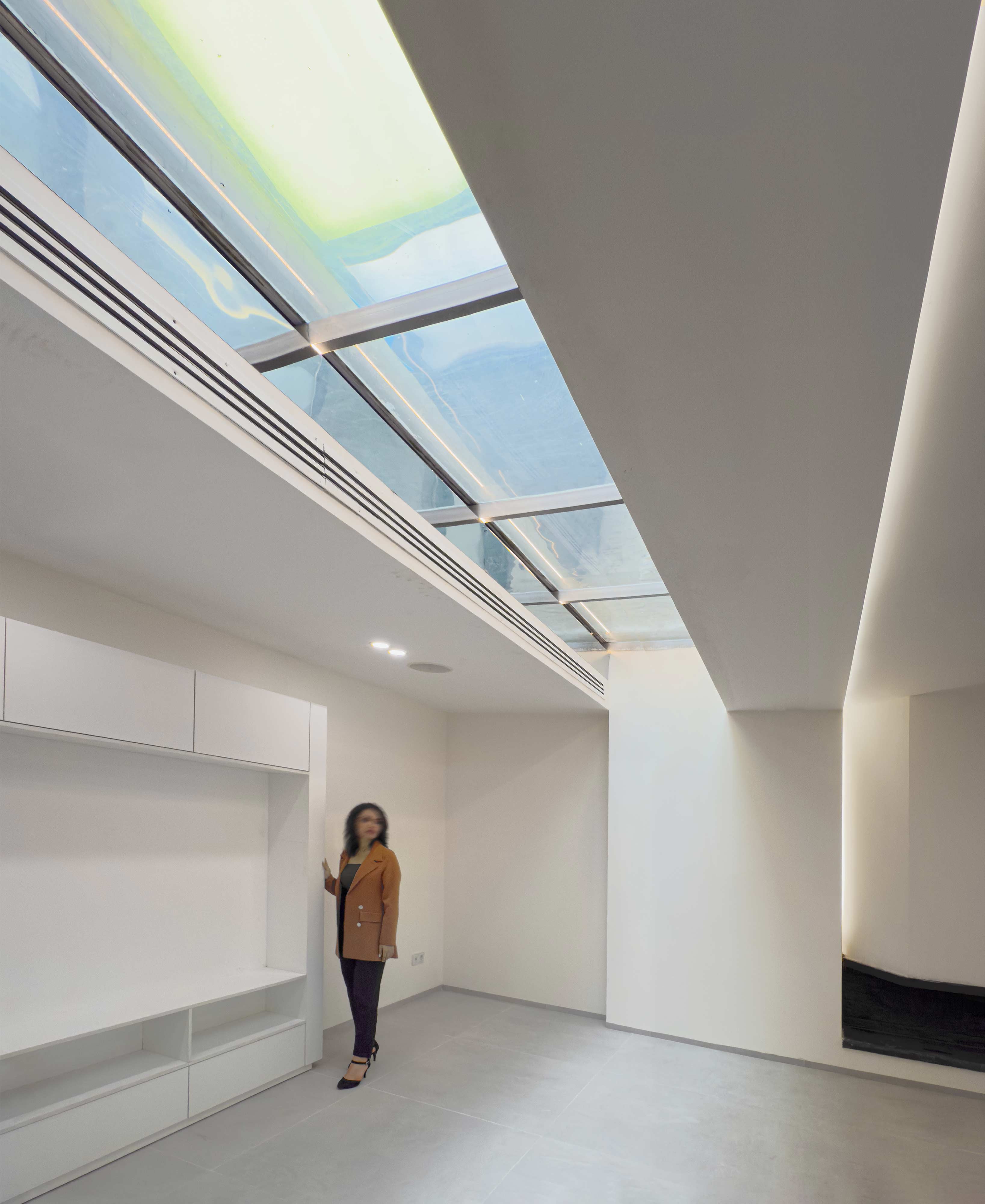 A shallow glass-bottomed pool, tv room, Penthouse, Penthouse at the Jameh-Chin (Pleated Veil) Apartment