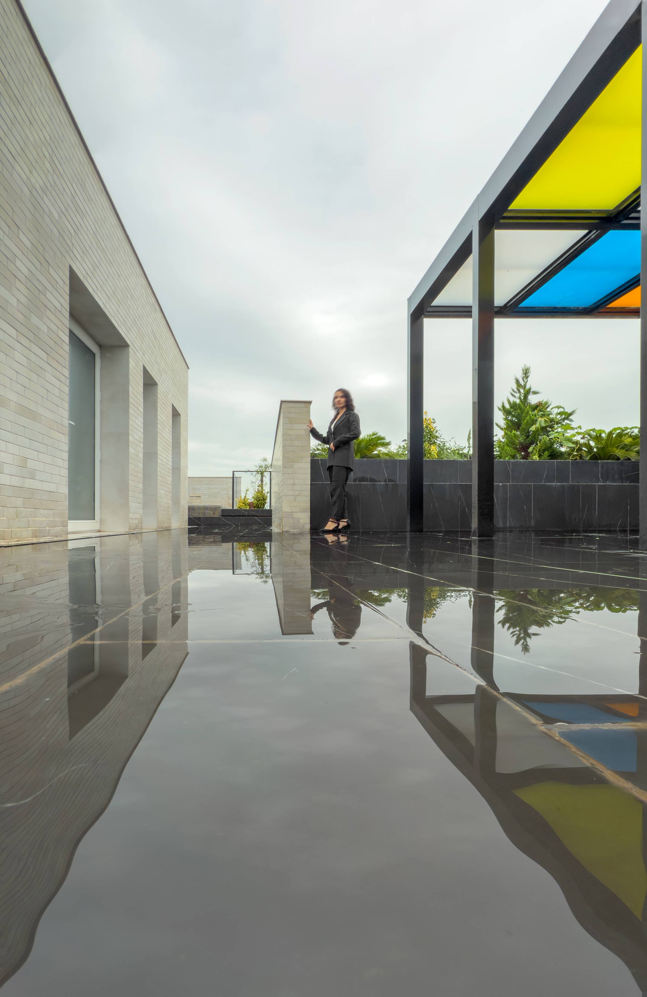 the roof garden in a rainy day, the Jameh-Chin (Pleated Veil) Apartment,100 St, Rasht, Iran
