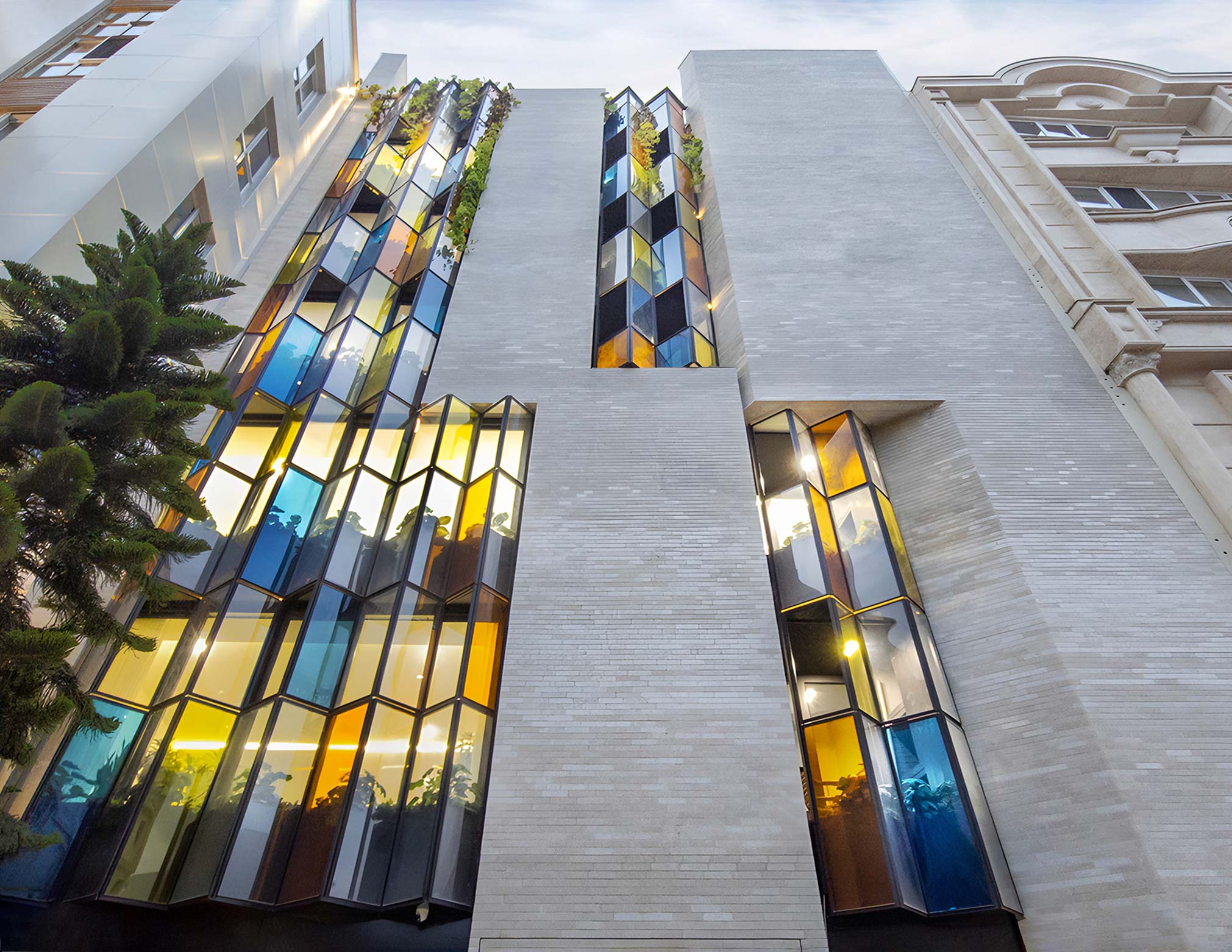 front facade closeup, the Jameh-Chin (Pleated Veil) Apartment,100 St, Rasht, Iran