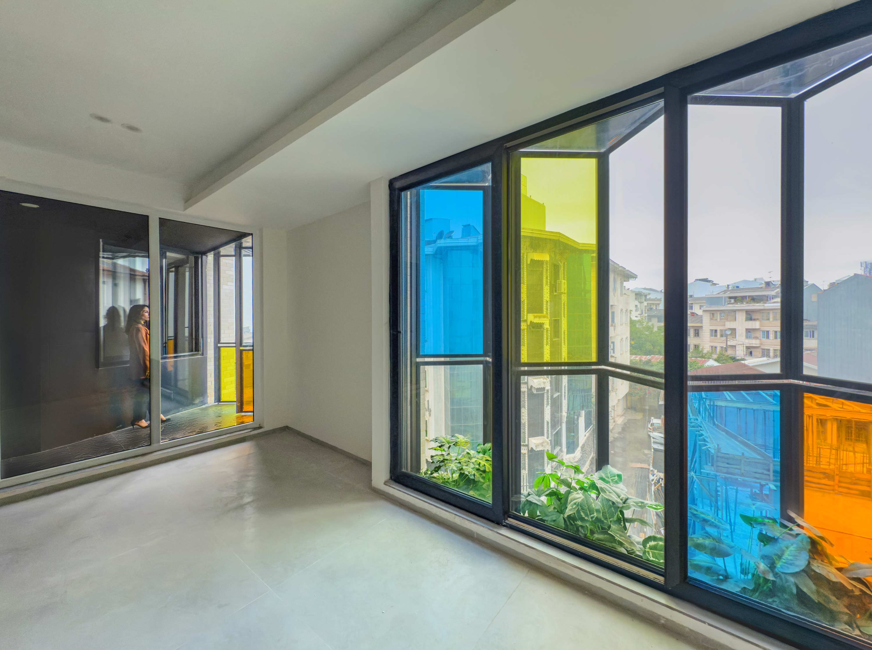 the balcony and the main window, the 3rd and 4th floor, the Jameh-Chin (Pleated Veil) Apartment,100 St, Rasht, Iran